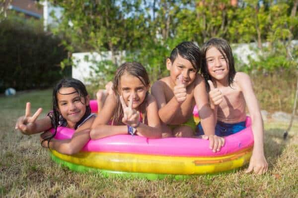 Les contenus du kit pour piscine gonflable
