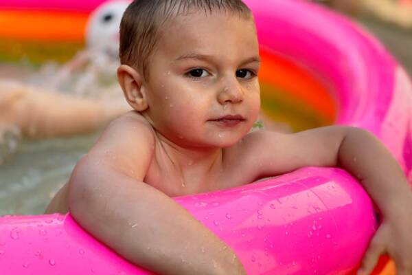 Accessoires de détente et de loisirs pour piscines gonflables