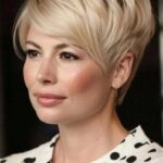 coupe de cheveux court femme 60 ans avec m&egrave;ches