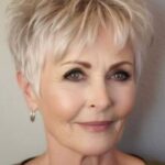 coupe de cheveux court femme 60 ans avec m&egrave;ches
