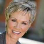 coupe de cheveux court femme 60 ans avec m&egrave;ches