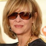 coupe de cheveux court femme 60 ans avec m&egrave;ches