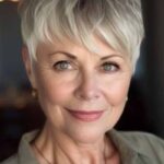 coupe de cheveux court femme 60 ans avec m&egrave;ches