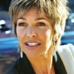 coupe de cheveux court femme 60 ans avec mèches