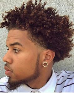 coupes de cheveux boucles hommes