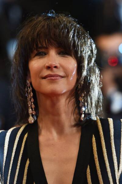 effil&eacute; sauvage coupe de cheveux