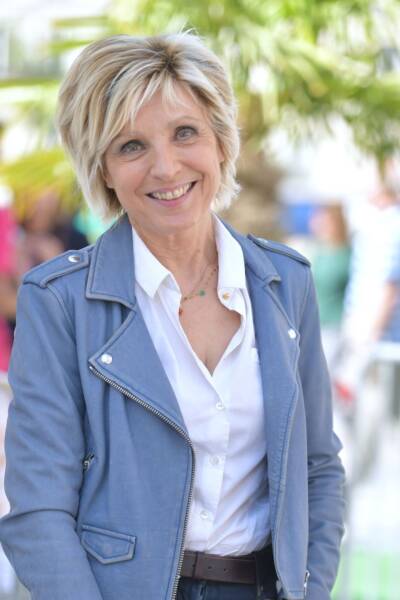 effilé pour affiner le visage à 60 ans