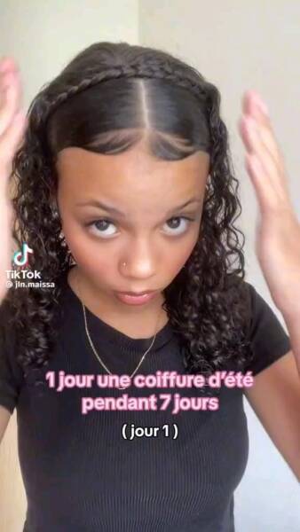 Coiffure cheveux bouclés femme